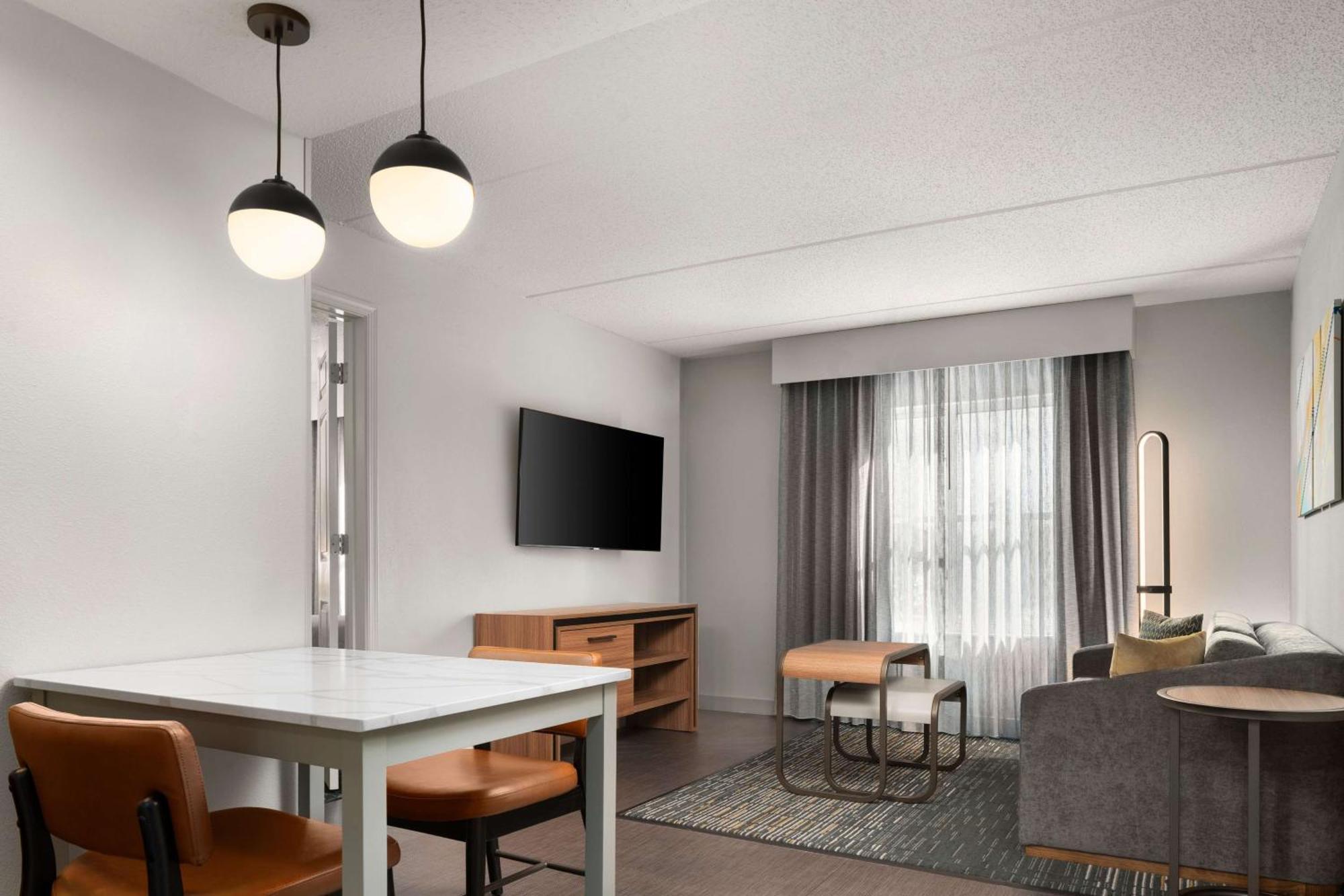 โฮมวูด สวีท บาย ฮิลตัน ริชมอนด์ แอร์พอร์ต Hotel แซนด์สตัน ภายนอก รูปภาพ