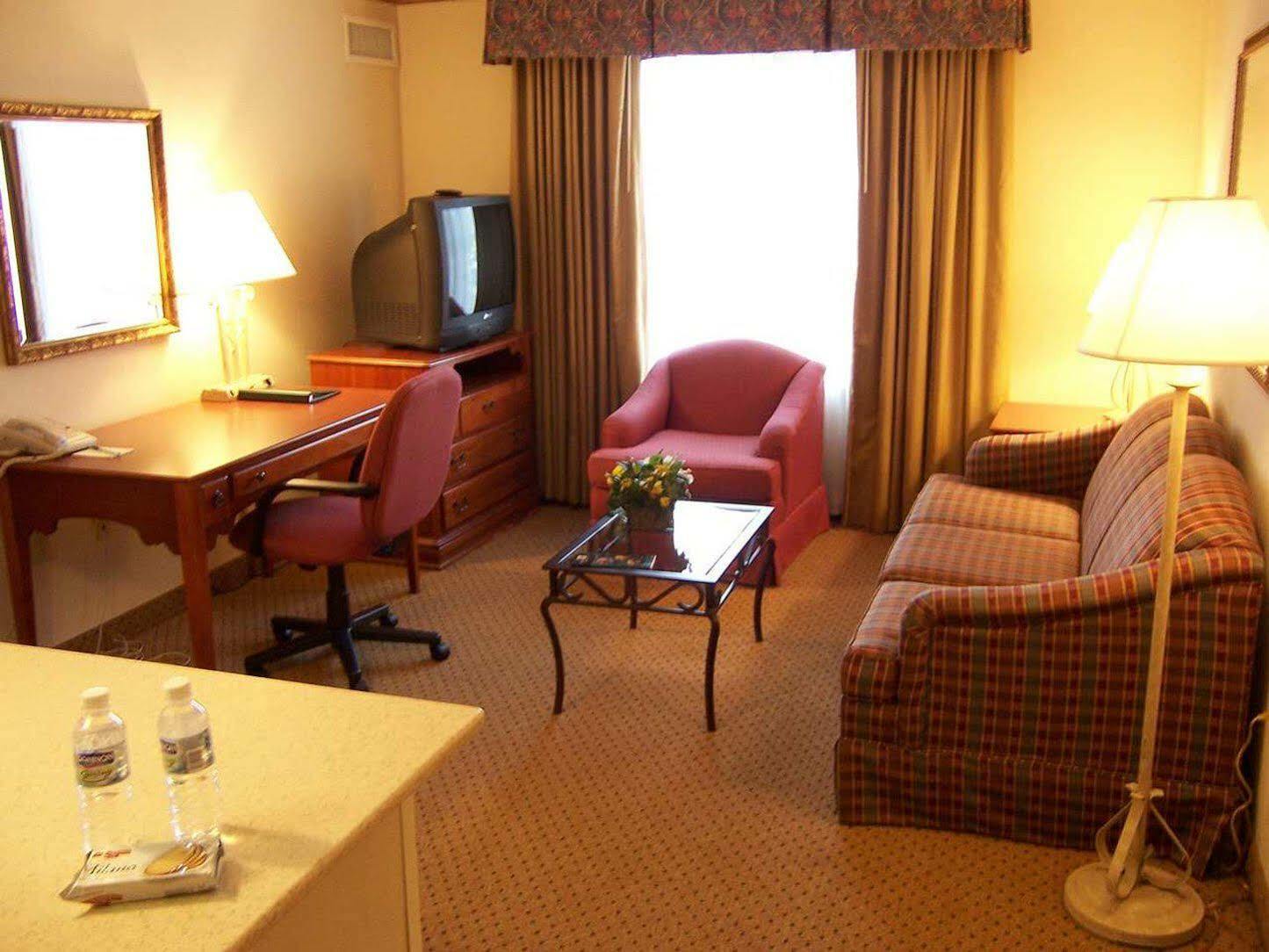โฮมวูด สวีท บาย ฮิลตัน ริชมอนด์ แอร์พอร์ต Hotel แซนด์สตัน ภายนอก รูปภาพ